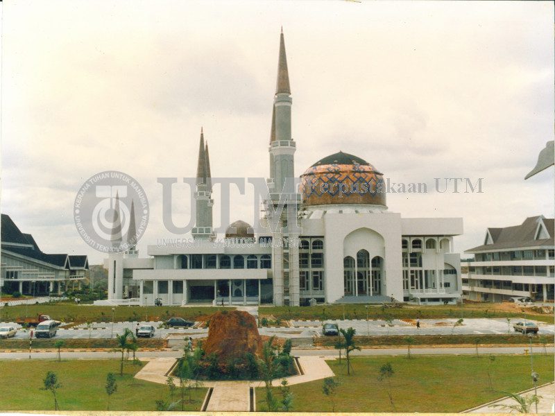 Masjid Sultan Ismail: Pusat Kesyumulan Islam Universiti Teknologi Malaysia