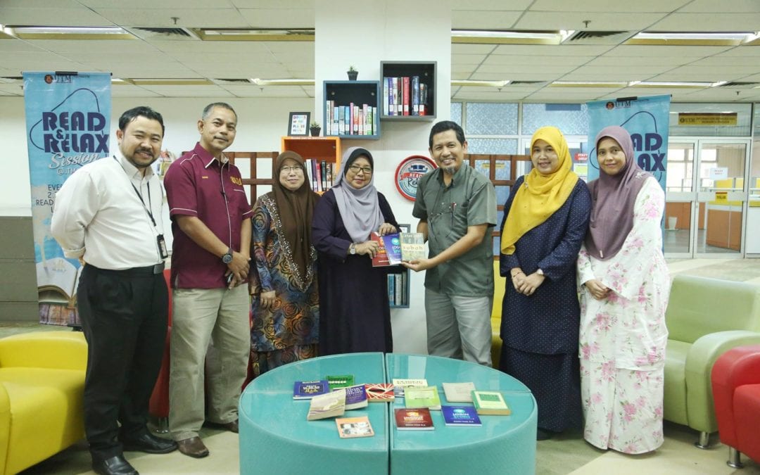 Sumbangan Buku oleh Dr. Zulkifli Khair, Pensyarah Kanan ...