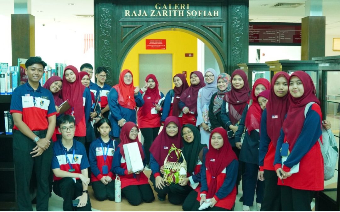 Kunjungan Kelab Kembara Tingkatan 6, SMK Skudai ke Perpustakaan Raja Zarith Sofiah, Universiti Teknologi Malaysia.